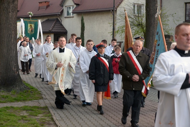 Procesja rezurekcyjna w Opocznie