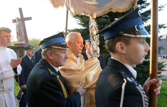 Procesja rezurekcyjna w Opocznie