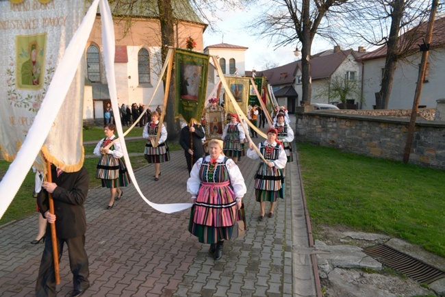 Procesja rezurekcyjna w Opocznie