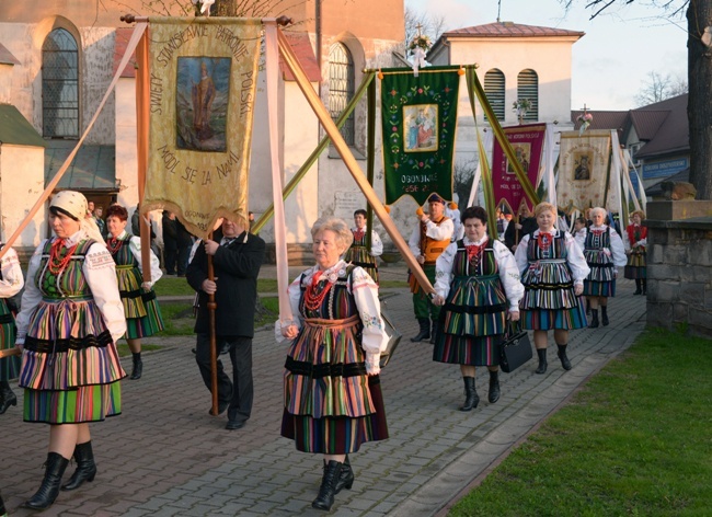 Procesja rezurekcyjna w Opocznie