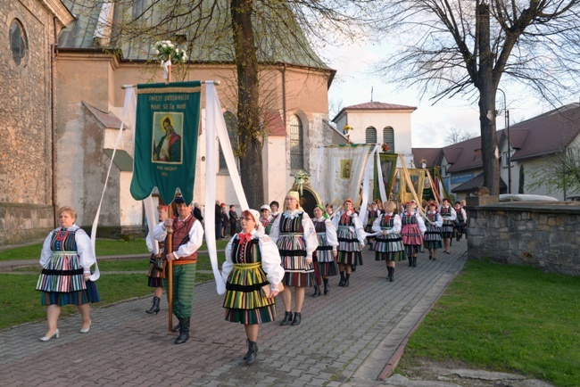 Procesja rezurekcyjna w Opocznie