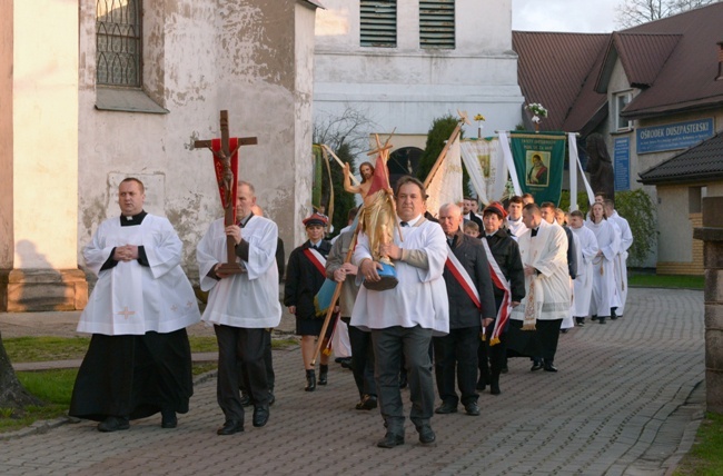 Procesja rezurekcyjna w Opocznie