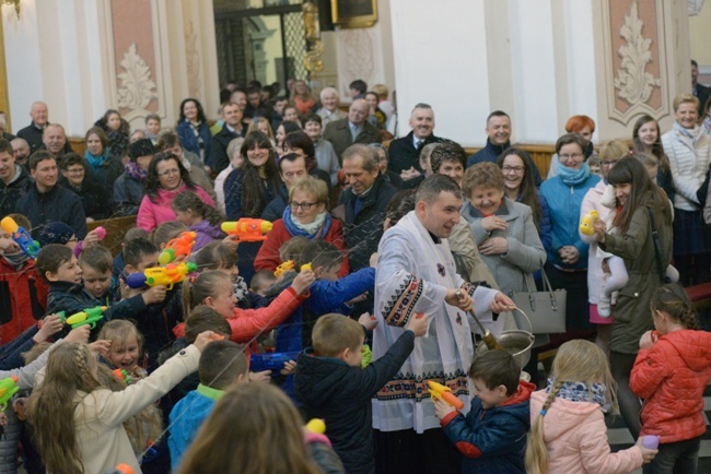 Dyngus w kolegiacie św. Bartłomieja w Opocznie