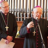 ▲	Biskup Piotr Libera i biskup Roman Marcinkowski w chwilę po ogłoszeniu decyzji Franciszka.