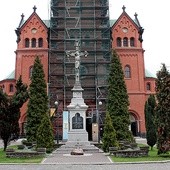 ▲	Świątynia znajduje się w centrum miasta przy ul. 3 Maja.