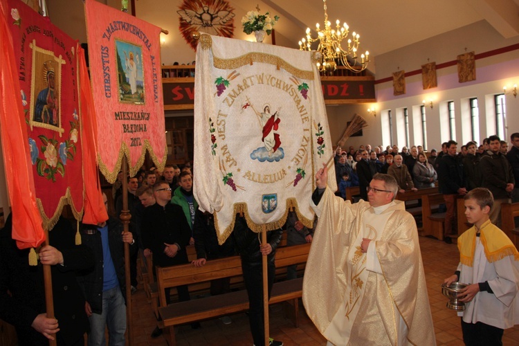 Chorągwiarze z parafii w Boczkach