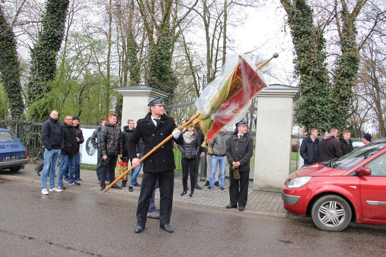 Chorągwiarze z parafii w Boczkach