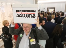 Ponad 910,5 tys. podpisów pod wnioskiem o referendum edukacyjne