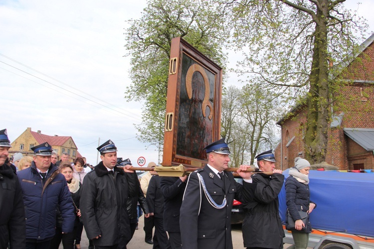 Powitanie ikony MB Częstochowskiej w Strzegocinie