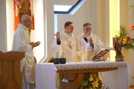 Biskup Adam przewodniczył Mszy św. i wygłosił na niej homilię.