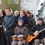 Koronka do Bożego Miłosierdzia na rynku w Koszalinie