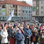 Koronka do Bożego Miłosierdzia na rynku w Koszalinie