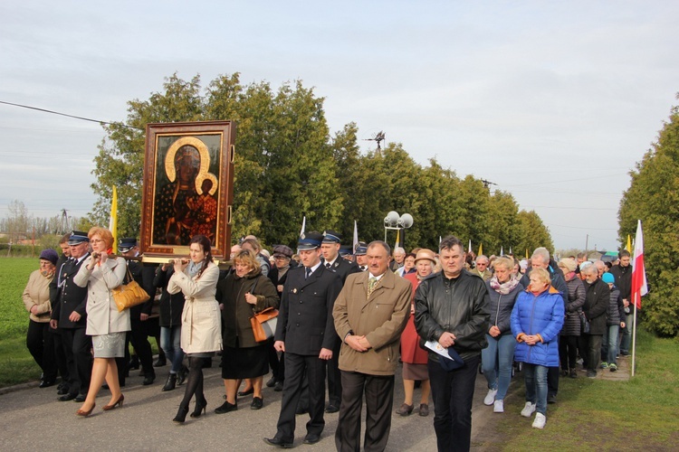 Powitanie ikony MB Częstochowskiej w Kutnie-Woźniakowie