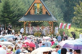 ▲	W tym ćwierćwieczu znakiem czasu stały się międzynarodowe modlitwy polsko-czesko- -słowackie na Trójstyku...