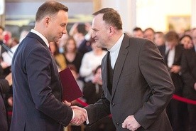 ▲	Prezydent RP Andrzej Duda i ks. prof. dr hab. Jan Kochel. 