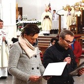 ▲	W trakcie Eucharystii katecheci diecezji świdnickiej złożyli akt oddania się Matce Bożej.