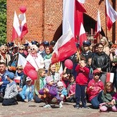 ►	Okazją do wyrażenia naszego szacunku  do ojczyzny może być wzięcie udziału w marszu 2 maja. 