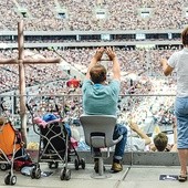 Wydarzenie wpisuje się także w celebrację Złotego Jubileuszu Odnowy Charyzmatycznej oraz 300. rocznicy koronacji obrazu Matki Boskiej Częstochowskiej. 