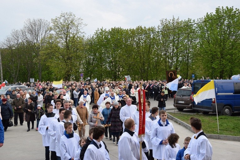 Powitanie ikony MB Częstochowskiej w parafii św. Jadwigi w Kutnie