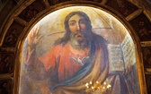 Współczesny obraz Ducha Świętego kryje pod spodem średniowieczne malowidło.