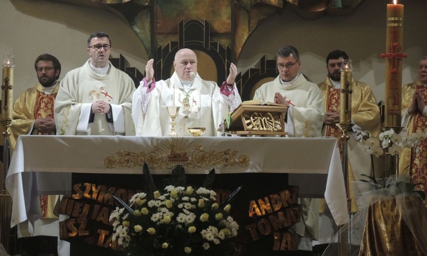 Bp Piotr Greger przewodniczył jubileuszowej Eucharystii