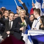 Sojusznik M. Le Pen: Macron chce zatrzymać Francję w "więzieniu UE"