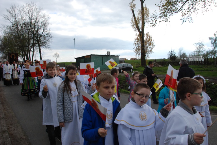 Powitanie ikony MB Częstochowskiej w Łaniętach