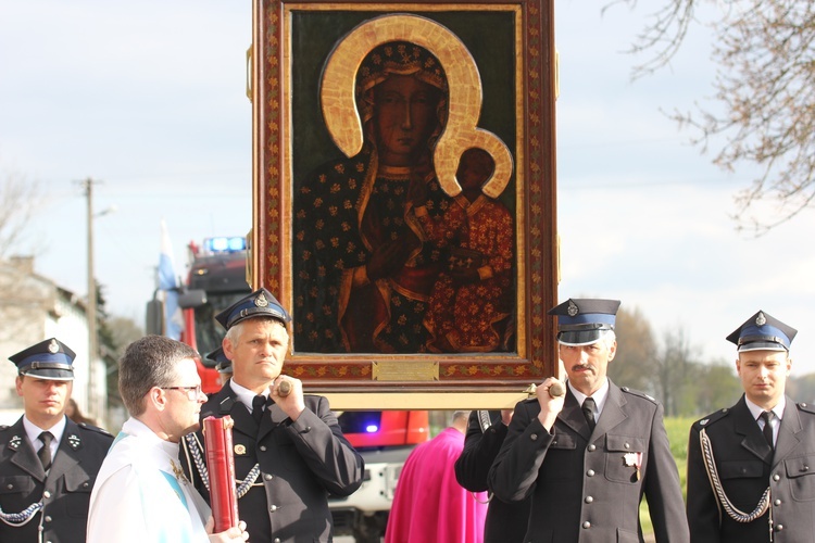 Powitanie ikony MB Częstochowskiej w Łaniętach