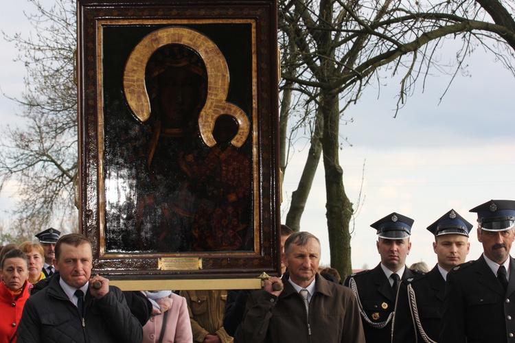 Powitanie ikony MB Częstochowskiej w Łaniętach