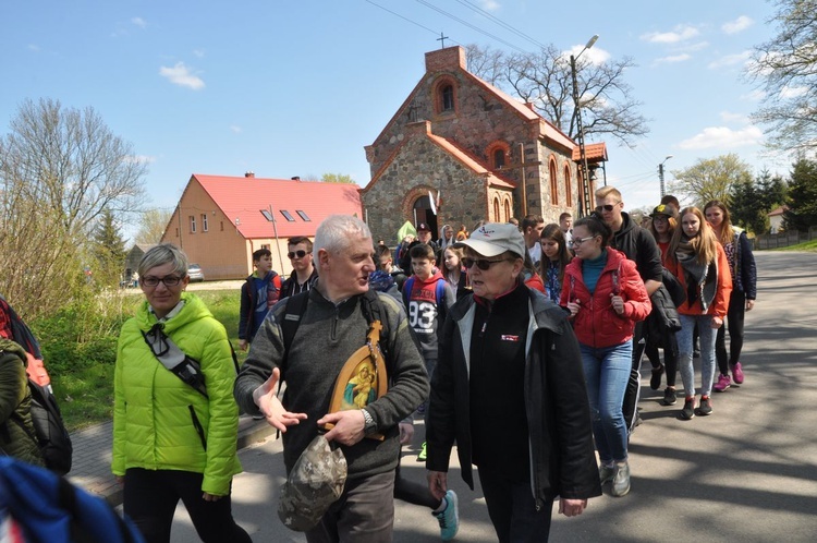 Pielgrzymka "Promienista" - dzień I - grupa z Barwic