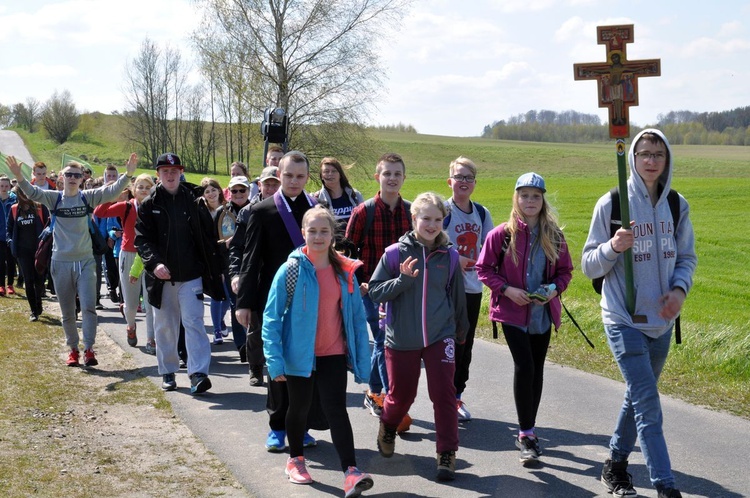 Pielgrzymka "Promienista" - dzień I - grupa z Barwic