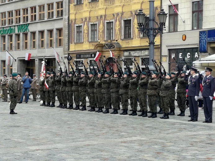 Dzień Flagi Rzeczpospolitej Polskiej we Wrocławiu