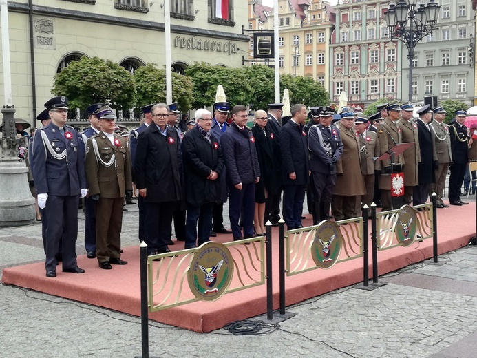 Dzień Flagi Rzeczpospolitej Polskiej we Wrocławiu