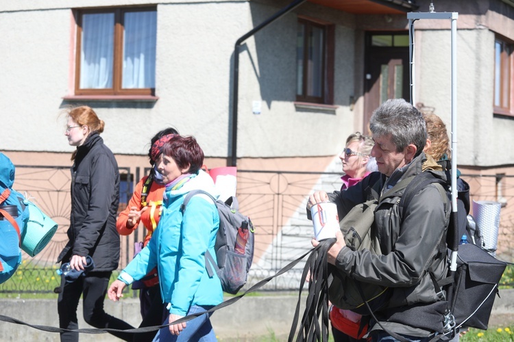 Pielgrzymi wspierają remont klasztoru sióstr klarysek od Wieczystej Adoracji w Kętach - 2017