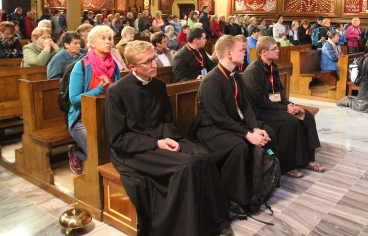 Pielgrzymi u św. Faustyny 2017