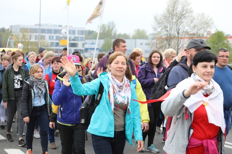 5. pielgrzymka diecezjalna z Hałcnowa wkracza do Łagiewnik