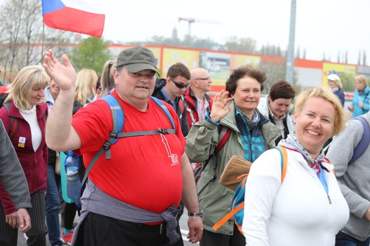 5. pielgrzymka diecezjalna z Hałcnowa wkracza do Łagiewnik