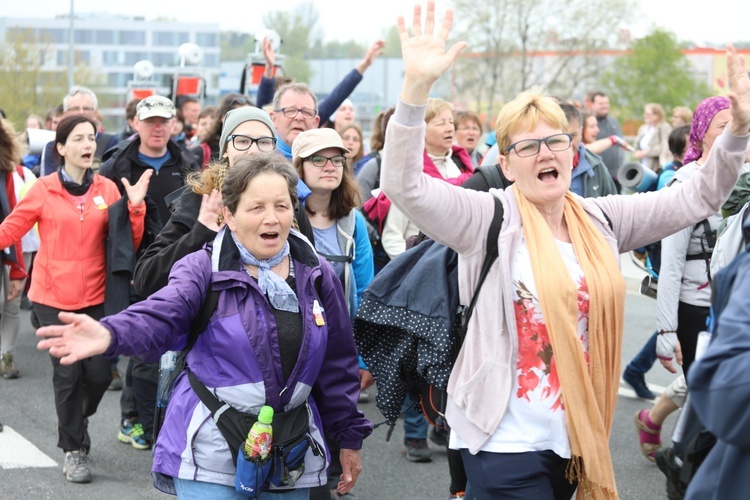 5. pielgrzymka diecezjalna z Hałcnowa wkracza do Łagiewnik