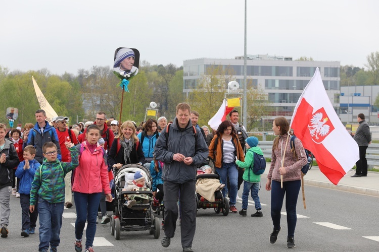 5. pielgrzymka diecezjalna z Hałcnowa wkracza do Łagiewnik