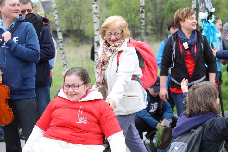 5. pielgrzymka diecezjalna z Hałcnowa wkracza do Łagiewnik