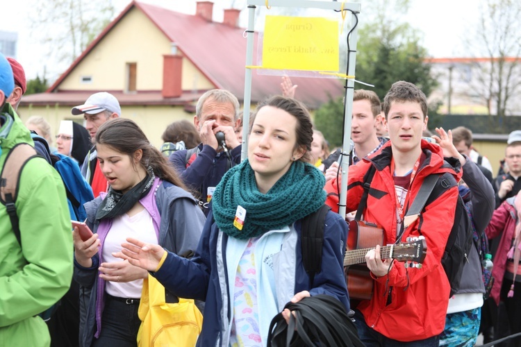 5. pielgrzymka diecezjalna z Hałcnowa wkracza do Łagiewnik