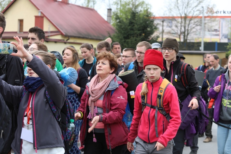 5. pielgrzymka diecezjalna z Hałcnowa wkracza do Łagiewnik