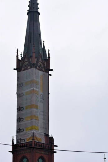 Zbierają pieniądze na remont walącej się wieży