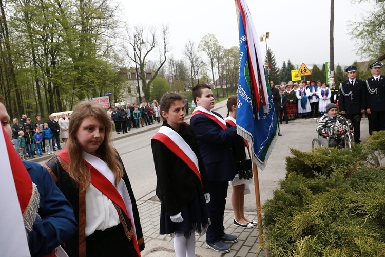 Święty Florian stanął w Ropie