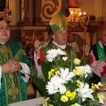 Wizytacja kanoniczna bp. Romana Marcinkowskiego w parafii Sarnowo w 2004 r. Ks. Jan Augustynowicz był proboszczem parafii św. Józefa od 2001 do 2005 r.
