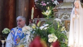 ks. Jan Ordowski pożegnał Matkę Bożą Eucharystią o zobowiązaniem szerzenia w parafii jej kultu.