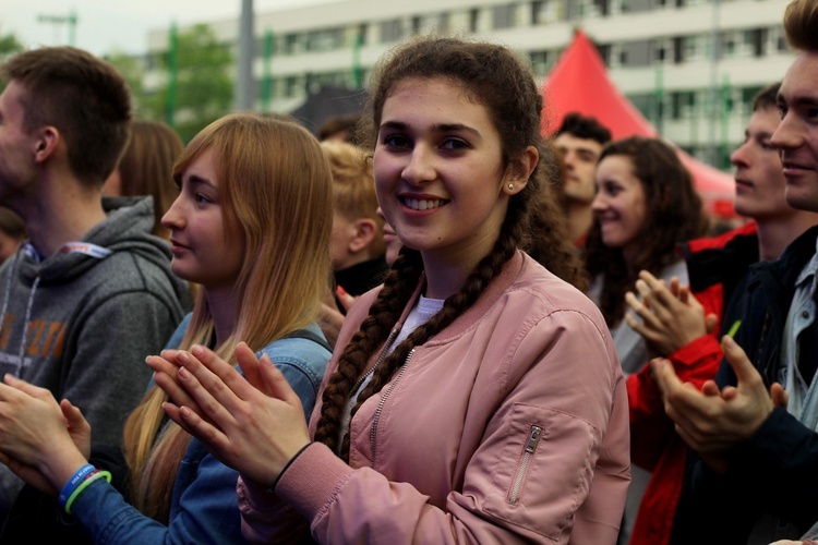 Koncert "Nieśmiertelni" dla ofiar wojny w Syrii