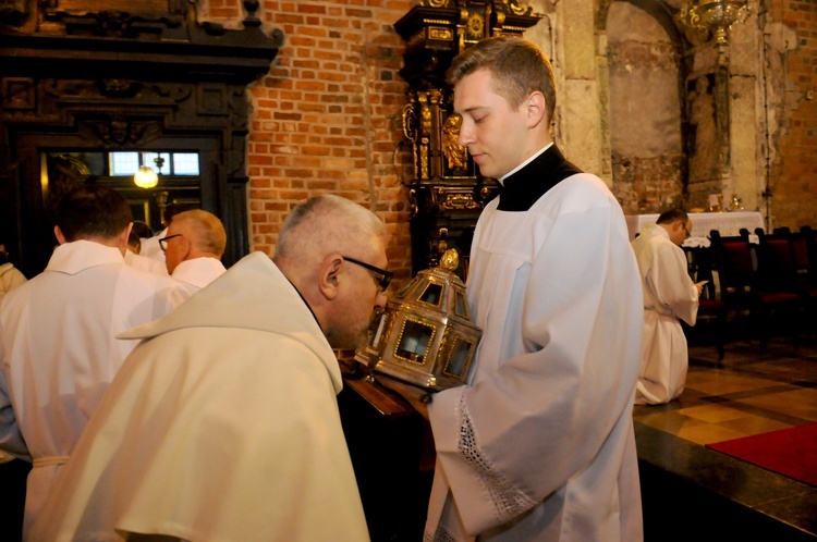 Pielgrzymka Nadzwyczajnych Szafarzy Komunii Świętej do grobu św. Stanisława Kazimierczyka