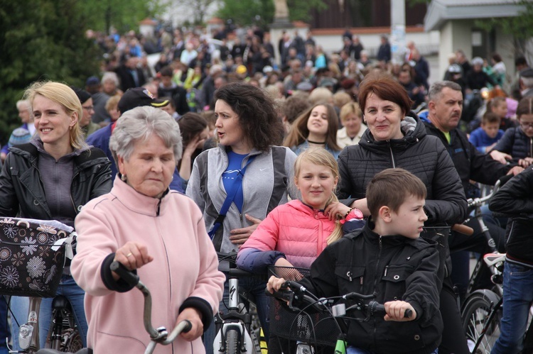 Motocykliści w kościele w Zgórsku