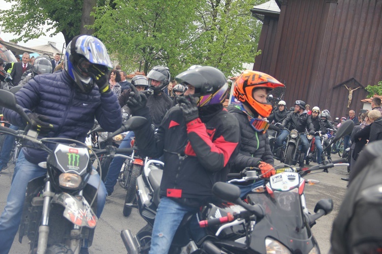 Motocykliści w kościele w Zgórsku